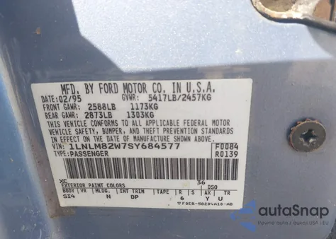 1995 Lincoln Town Car Signature/Spinnaker z USA, uszkodzony, nr VIN 1LNLM82W7SY684577